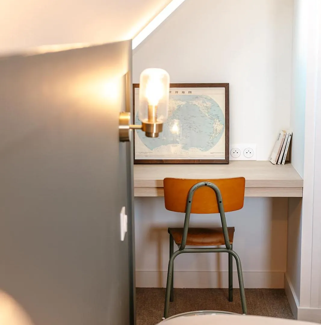 ***  Dek Hotel Landunvez France