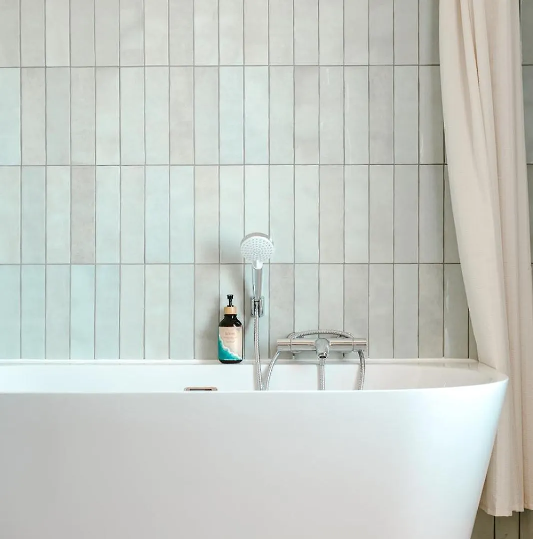 ***  Dek Hotel Landunvez France